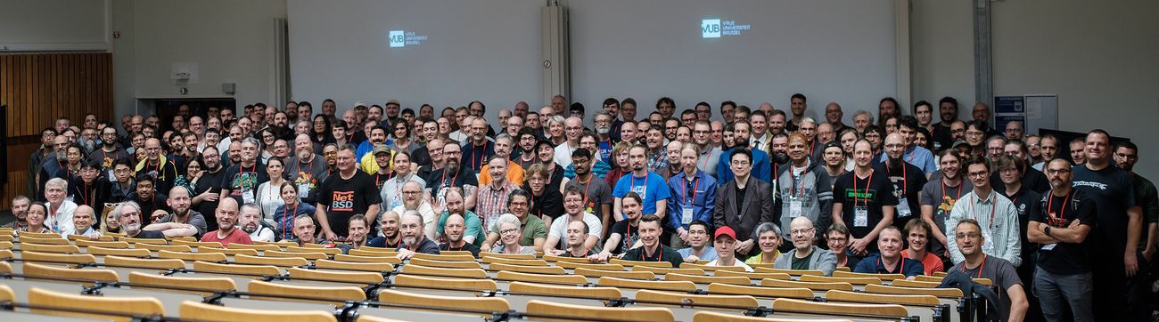 EuroBSDCon 2026 family photo showing more than two hundreds of attendees in an university room